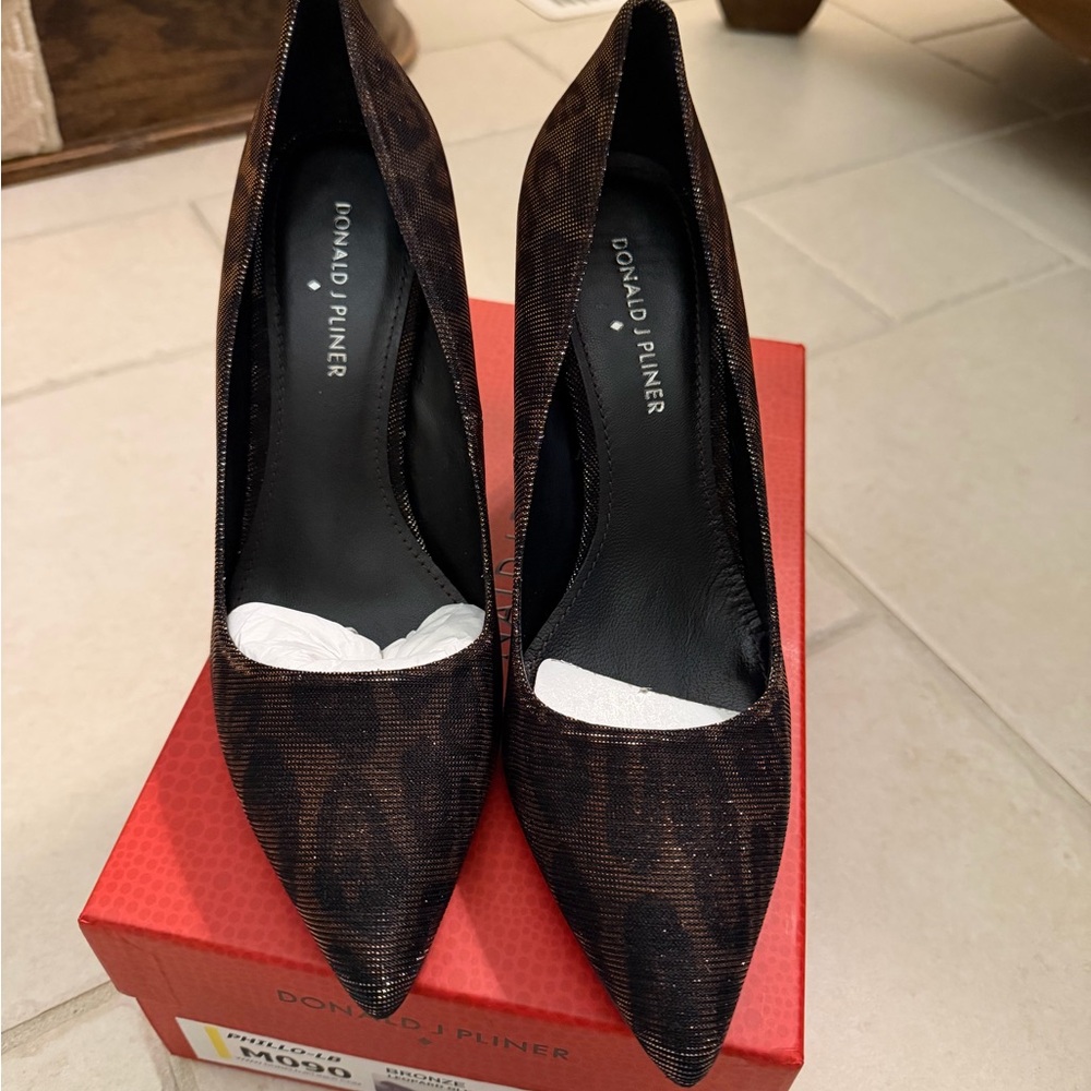 Donald J. Pliner Brown Patterned Pointed Toe Heels